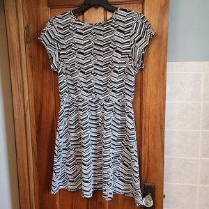 Simply be black and white pattern dress size 10